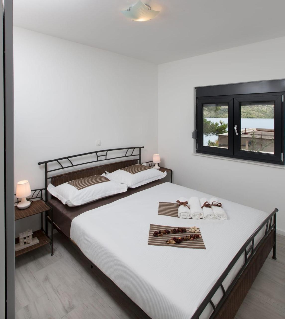 Villa Regina With Heated Pool And Sea View Marina Eksteriør billede