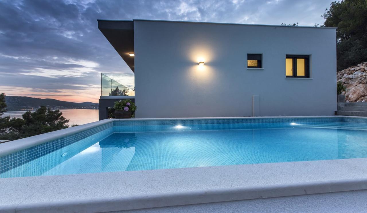 Villa Regina With Heated Pool And Sea View Marina Eksteriør billede